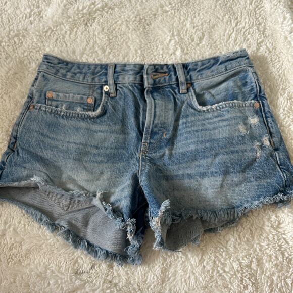 Free‎ People Denim Shorts Distressed Frayed Medium Wash Size 26 Boho - Picture 1 of 7
